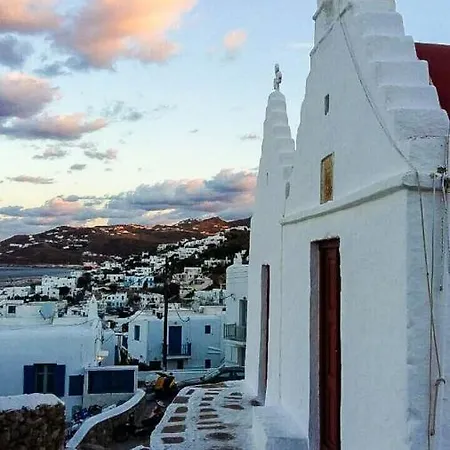 Traditional Split Level House In Semesterbostad